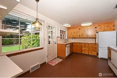 3227 Magnolia Boulevard W, Seattle, WA 98199 - Photo 19