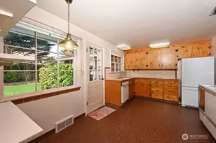 3227 Magnolia Blvd W, Seattle, WA 98199 - Photo 19