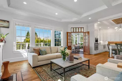 3723 41st Avenue SW, Seattle, WA 98116 - Photo 3