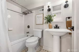 715 NE 60th St, Seattle, WA 98115 - Photo 31