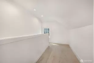 715 NE 60th St, Seattle, WA 98115 - Photo 23