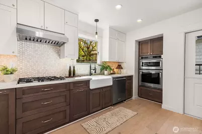 715 NE 60th Street, Seattle, WA 98115 - Photo 15