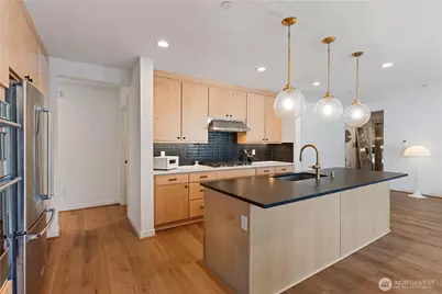 15538 NE 15th Place #301, Bellevue, WA 98007 - Photo 17