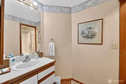 2350 10th Avenue E #201, Seattle, WA 98102 - Photo 11