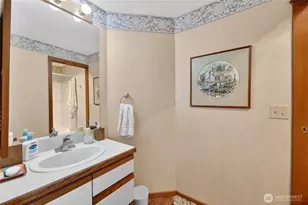 2350 10th Ave E, Seattle, WA 98102 - Photo 11