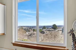 2350 10th Ave E, Seattle, WA 98102 - Photo 7