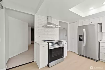 17417 Ashworth Avenue N #201, Shoreline, WA 98133 - Photo 5