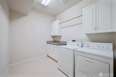 245 W St James Place, Longview, WA 98632 - Photo 21