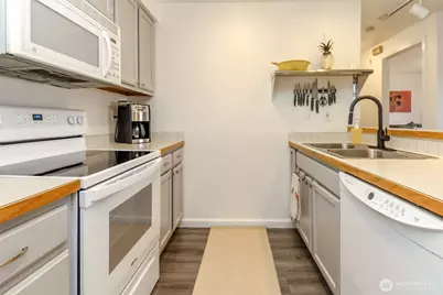 22810 30th Avenue S #C203, Des Moines, WA 98198 - Photo 9