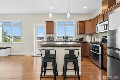 527 Pilchuck Path, Everett, WA 98201 - Photo 9