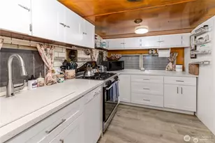 17 Thompson Point Rd, Port Angeles, WA 98363 - Photo 9