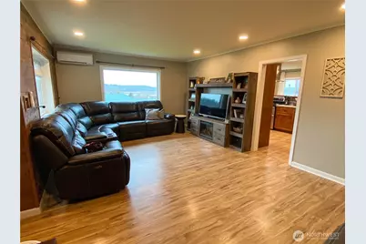 823 Broadway Avenue, South Bend, WA 98586 - Photo 9