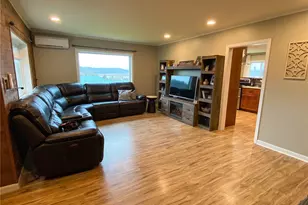 823 Broadway Ave, South Bend, WA 98586 - Photo 9