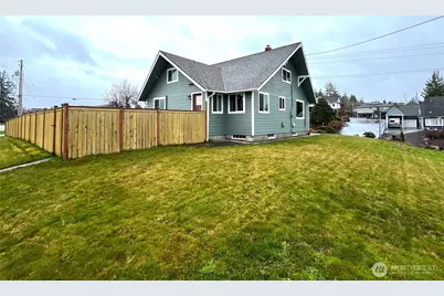 823 Broadway Avenue, South Bend, WA 98586 - Photo 3
