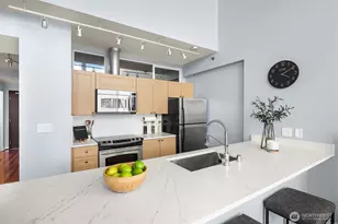 2717 Western Ave, Seattle, WA 98121 - Photo 9