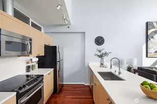 2717 Western Ave, Seattle, WA 98121 - Photo 11