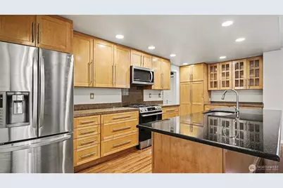 6201 Island Crest Way, Mercer Island, WA 98040 - Photo 9