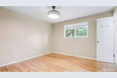 6201 Island Crest Way, Mercer Island, WA 98040 - Photo 17