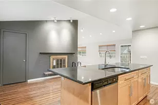 6201 Island Crest Way, Mercer Island, WA 98040 - Photo 7