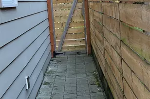 1017 NE 55th St, Seattle, WA 98105 - Photo 17