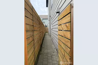 1017 NE 55th Street, Seattle, WA 98105 - Photo 3