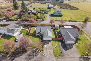 9012 Lealan Ct SE, Yelm, WA 98597 - Photo 5