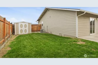 402 Lacey Avenue, Selah, WA 98942 - Photo 5