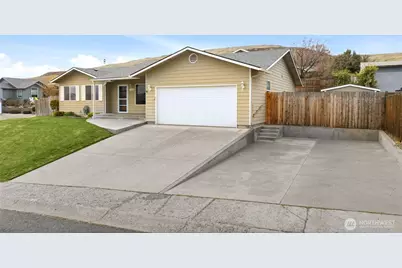 402 Lacey Avenue, Selah, WA 98942 - Photo 3