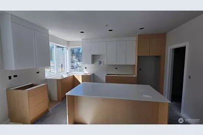 18000 C 10th Avenue NE, Shoreline, WA 98155 - Photo 3