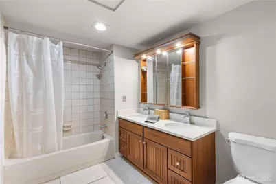 7930 SE 34th Street #203, Mercer Island, WA 98040 - Photo 9