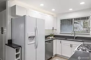 10009 161st Avenue Northeast, Redmond, WA 98052 - Photo 9