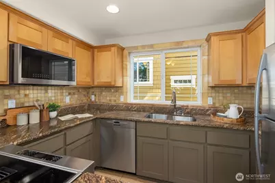 739 N 94th Street #B, Seattle, WA 98103 - Photo 11