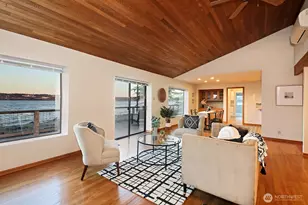 8267 Franklin Rd, Clinton, WA 98236 - Photo 13