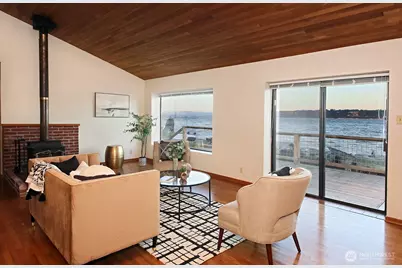 8267 Franklin Road, Clinton, WA 98236 - Photo 11