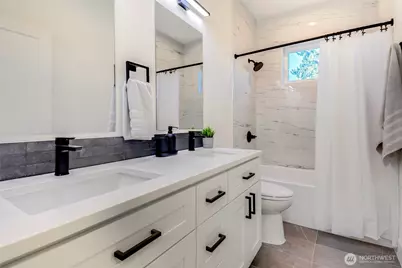 10630 E Riverside Dr, Bothell, WA 98011 - Photo 9