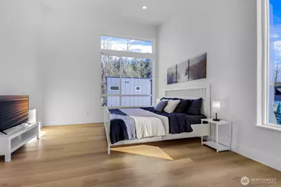 10630 E Riverside Dr, Bothell, WA 98011 - Photo 5