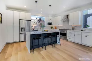 10630 E Riverside Dr, Bothell, WA 98011 - Photo 3