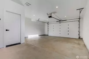 10630 E Riverside Dr, Bothell, WA 98011 - Photo 11