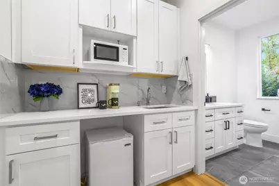 10628 E Riverside Dr, Bothell, WA 98011 - Photo 15