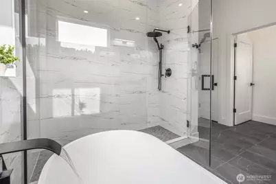 10628 E Riverside Dr, Bothell, WA 98011 - Photo 9