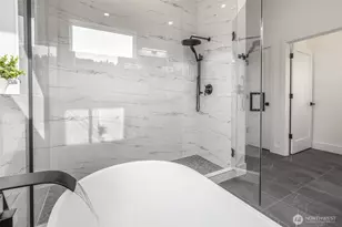 10628 E Riverside Dr, Bothell, WA 98011 - Photo 9