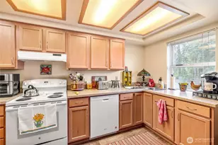 5911 200th St SW, Lynnwood, WA 98036 - Photo 17