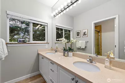 401 S 51st Court, Renton, WA 98055 - Photo 33