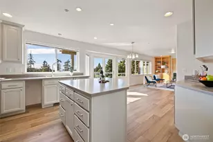 2255 Aviator Ln, Oak Harbor, WA 98277 - Photo 9