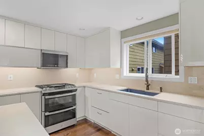 2118 W Ruffner Street, Seattle, WA 98199 - Photo 9