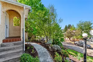 5620 38th Ave SW, Seattle, WA 98126 - Photo 3