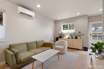 11714 B 26th Avenue NE, Seattle, WA 98125 - Photo 5