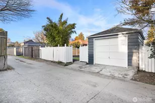 7525 17th Ave NW, Seattle, WA 98117 - Photo 23