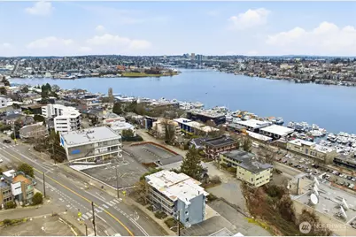 1758 Dexter Avenue N #4, Seattle, WA 98109 - Photo 29