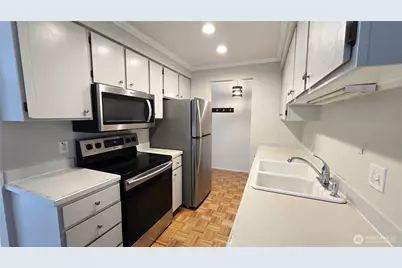 11010 NE 68th Street #627, Kirkland, WA 98033 - Photo 9